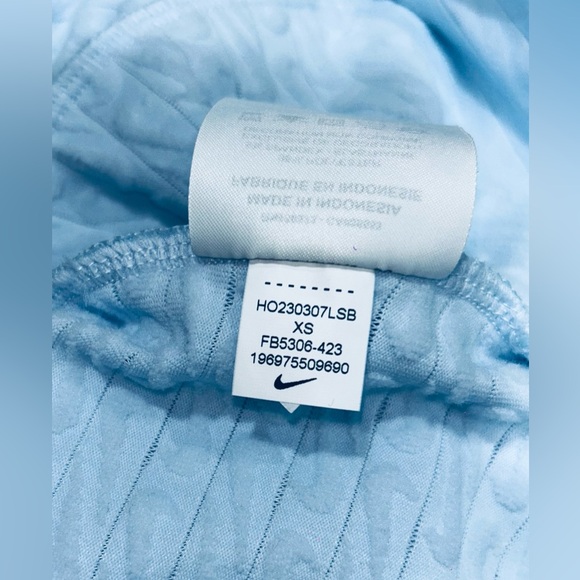 NWT Nike Running Therma-Fit SZ XS baby blue turtleneck w/logo/bust 38”-44” - Picture 5 of 7